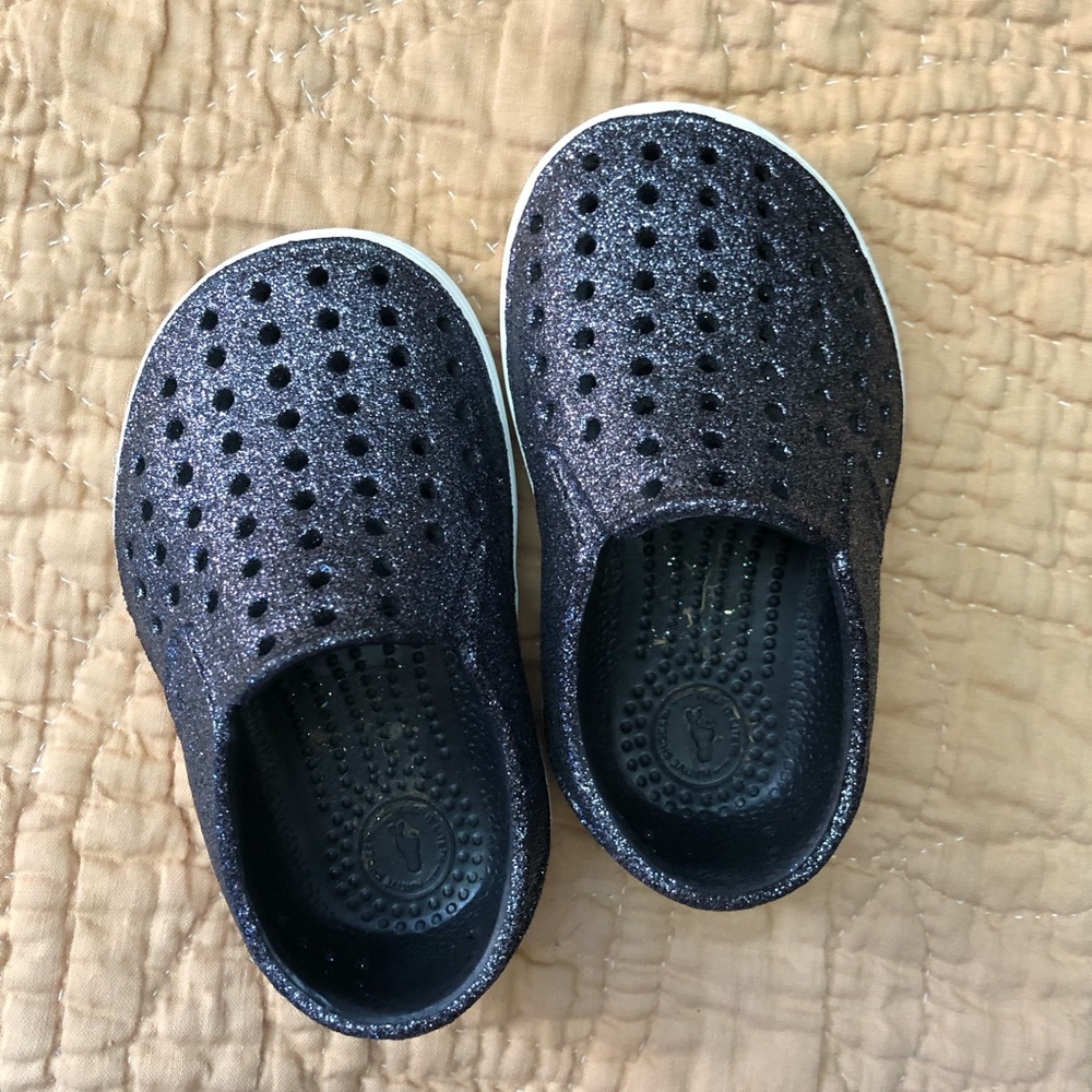 2/$20 ✌🏻 Native 🖤 Glitter Shoes